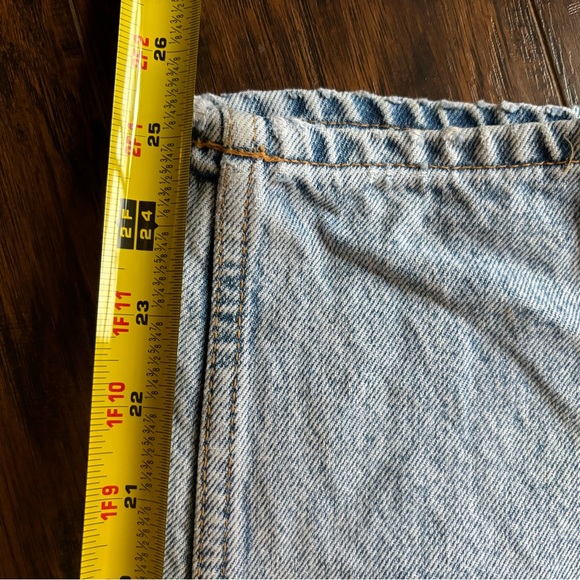 Zara Light Wash Relaxed Tapered Leg - Picture 10 of 10